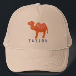 Cartoon Camel Orange Bactrian 2 Humps Personalisie Truckerkappe<br><div class="desc">Fügen Sie Ihren eigenen Namen oder Ihre Nachricht in die Kappe oder den Baseballhut dieses Kamelwagens, um ein lustiges personalisiertes Geschenk zu machen. Es zeigt eine einfache, im Cartoon gehaltene Abbildung eines Bactrian Kamels oder eines zweigehobenen Kamels in Orange und Ihren Namen unten blau.</div>