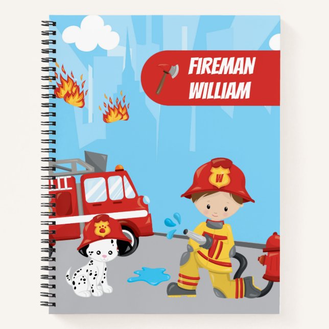 Cartoon des Kleinen Jungen Feuerwehrmann mit Vorna Notizbuch (Vorderseite)