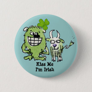Cartoon für grünes Monster-Ziegen-Kleeblatt Button
