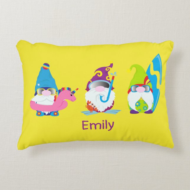 Cartoon Gnomes on Beach Vacation Custom Dekokissen (Vorderseite)