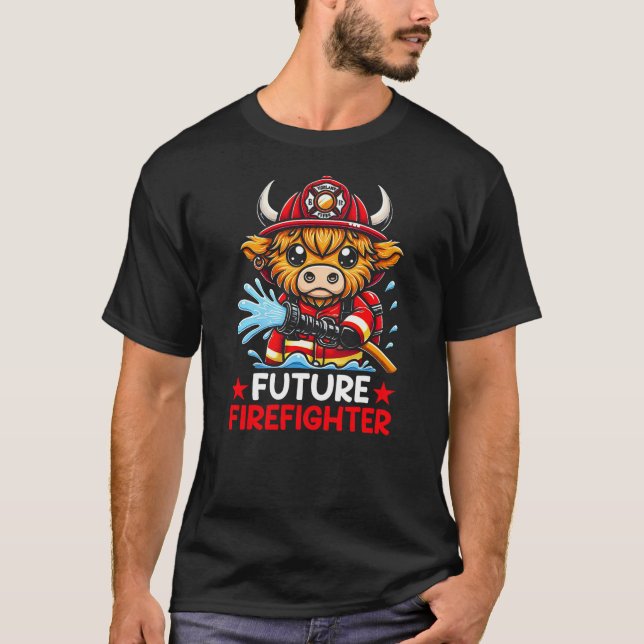 Cartoon Highland Cow Fireman Future Firefighter T-Shirt (Vorderseite)