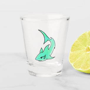 Cartoon lächelnd Hai Minze blaugrünes Ozeantier Schnapsglas