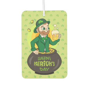 Cartoon leprechaun in einem Topf mit einem Pint Autolufterfrischer