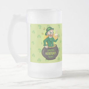 Cartoon leprechaun in einem Topf mit einem Pint Mattglas Bierglas