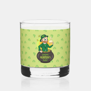 Cartoon leprechaun in einem Topf mit einem Pint Whiskyglas