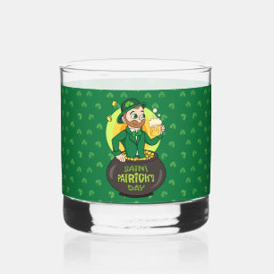 Cartoon leprechaun in einem Topf mit einem Pint Whiskyglas