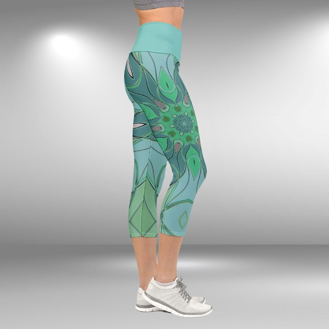 Cartoon Mandala Blume Blau und Grün Capri Leggings (Von Creator hochgeladen)