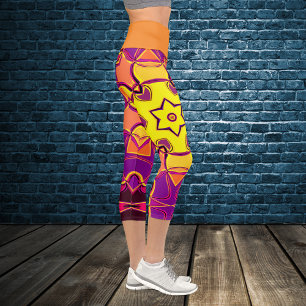 Cartoon Mandala Blume Gelb Orange und Rosa Capri Leggings