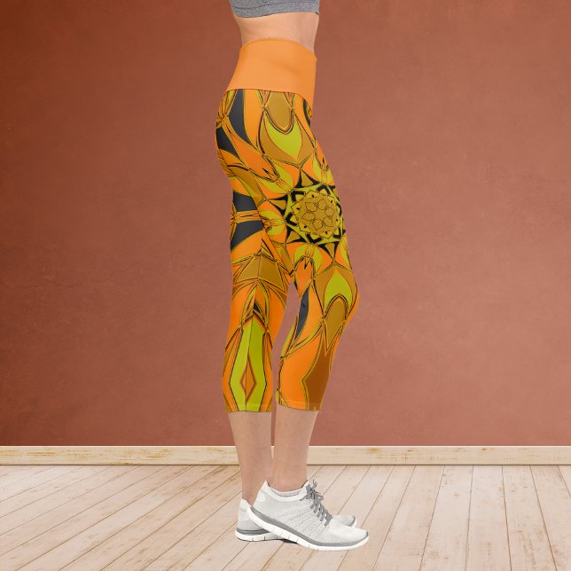 Cartoon Mandala Blume Gelb- und Blautönen Capri Leggings (Von Creator hochgeladen)