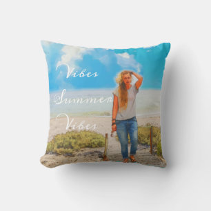 Cartoon Peinture Girl Walking Beach Coussin d'été