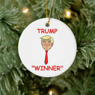 Cartoon steht Trump mit Krawatte gegenüber - "Sieg Keramik Ornament