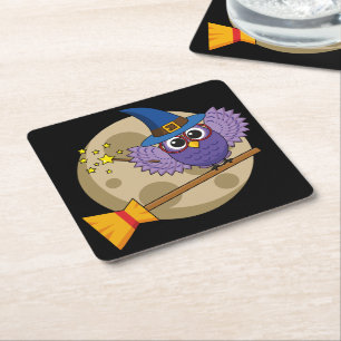 Cartoon Wizard Owl Flying on Broom Rechteckiger Pappuntersetzer