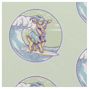 Cartoon-Ziege auf einem Surfbrett Stoff