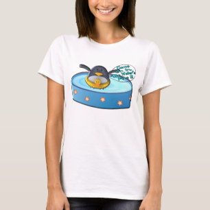 CartoonPenguin im Pool T-Shirt