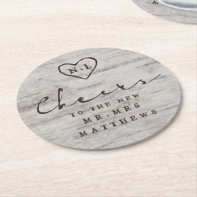 Carved Sweethearts Cheers to the new Mr. & Mrs. Runder Pappuntersetzer (Angewinkelt)