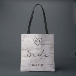 Carved Sweethearts Rustic Birch Monogram Bride Tasche<br><div class="desc">Carved Sweethearts Rustic Birch Wood mit Aged Gray & Off White Birch Tree Barke Design, und eine bedrückte Patina verwitterte Aussehen. Dieses wiedergewonnene Holzdesign zeichnet sich durch die Initialen des Paares aus, die in die Herzform des Baumes eingemeißelt sind. Auch bedrängte Typografie Land chic Schriftart, zusammen mit einem eleganten Vintagen...</div>
