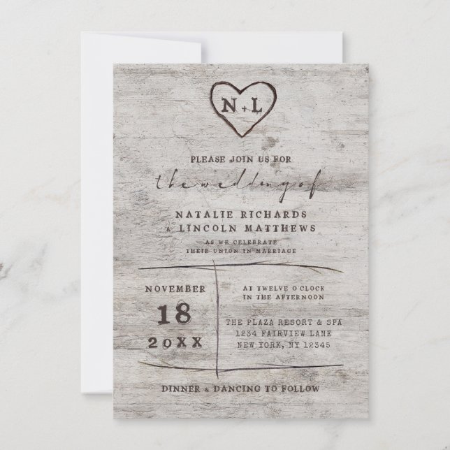 Carved Sweethearts Rustic Birch Wood Wedding Einladung (Vorderseite)