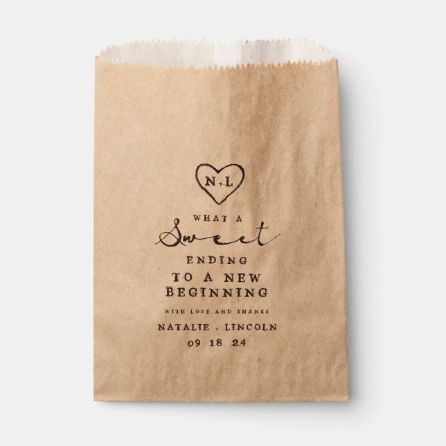 Carved Sweethearts Rustic Wedding a Sweet Ending Geschenktütchen (Vorderseite)