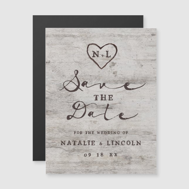 Carved Sweethearts Rustic Wedding Save the Date Magneteinladung (Vorne/Hinten)