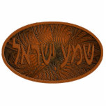 Carved Wood Shema Yisrael Fotoskulptur Magnet<br><div class="desc">Eine digitale Darstellung der hebräischen Textauswertung "Shema Yisrael" (Hören Sie, Israel!) auf einem "carved" hölzernes Fraktal-Hintergrundmuster. "Shema Yisrael" sind die ersten Worte des wichtigsten jüdischen Gebets. Der erste Vers verkörpert die monotheistische Essenz des Judentums: "Hören Sie, o Israel: Der Herr ist unser Gott, der Herr ist eins, und quot; gefunden...</div>
