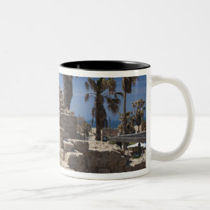 Cäsarea Ruinen von Hafen gebaut von Herod the Gre Zweifarbige Tasse