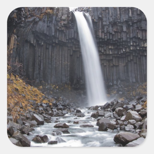 Cascade de Svartifoss en Islande autocollant (Devant)
