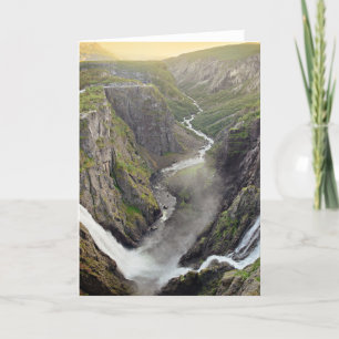Cascade de Voringsfossen dans la carte de voeux de