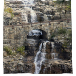 Cascading Through Stone Duschvorhang