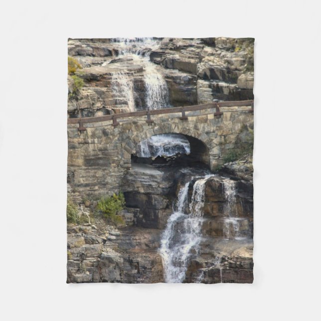 Cascading Through Stone Fleecedecke (Vorderseite)