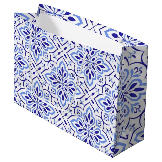 Cascais Elegance Delicate Blue Mediterranean Große Geschenktüte (Vorderseite Schrägansicht)