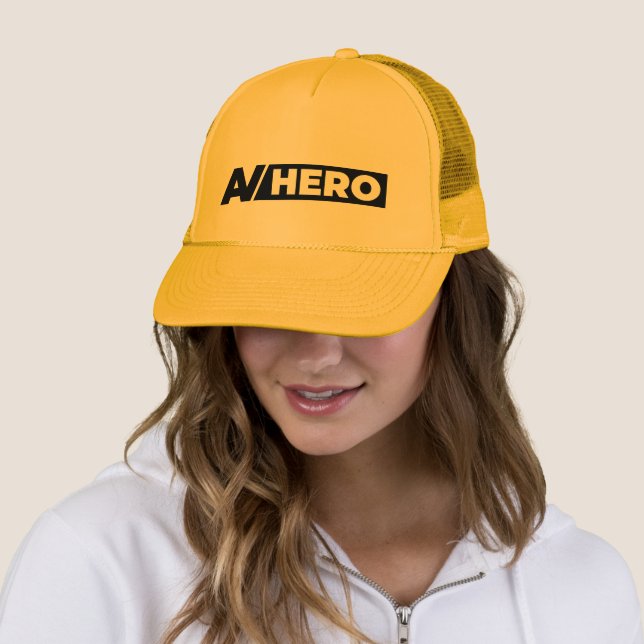 CASQUETTE AV HERO YELLOW TRUCKER HAT (En situation)