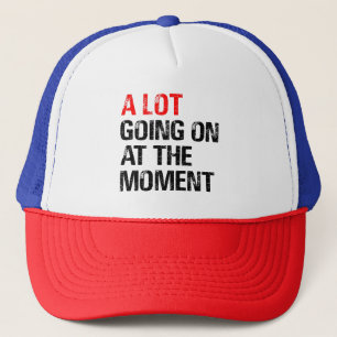 Casquette Beaucoup de choses se passent au T-shirt The Momen