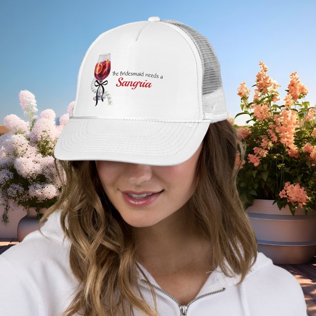 Casquette Bridesmaid a besoin d'une bachelorette Sangria (Bride Needs a Sangria bachelorette bridal shower Trucker Hat)