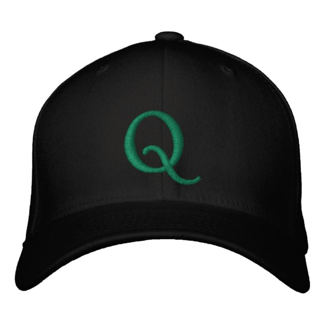 CASQUETTE BRODÉE # 1 "Q" / (Devant)