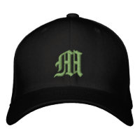 Chapeau brodé avec monogramme pour fête d'annivers