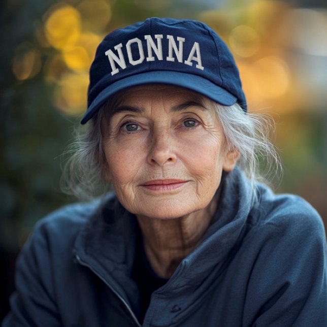 Casquette Brodée Nonna Arched Athletic (Nonna athletic arched embroidered text on navy baseball cap for Italian grandmother gift)