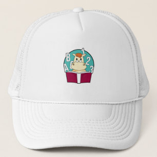 Casquette Cheval comme étudiant avec lunettes et livre