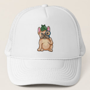 Casquette Chien de taureau français en détective avec du ver