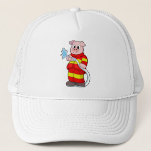 Casquette Cochon comme pompier avec tuyau