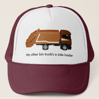 casquette de baseball, camion brun de poubelle