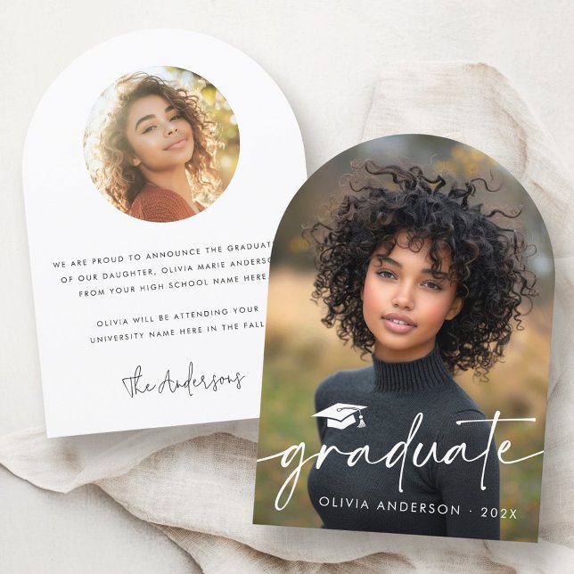 Casquette de script moderne faire-part de graduati (Modern script cap photo graduation announcement)