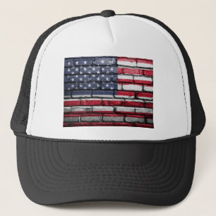 Casquette Drapeau américain peint sur un mur en brique