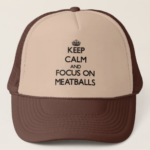 Casquette Gardez le calme et le foyer sur des boulettes de