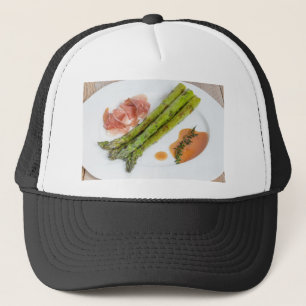 Casquette Green asparagus with ham and sauce