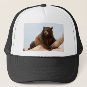 Casquette Gros ours Brown sur un journal