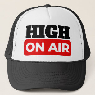 CASQUETTE HAUT DANS LES AIRS
