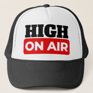 CASQUETTE HAUT DANS LES AIRS