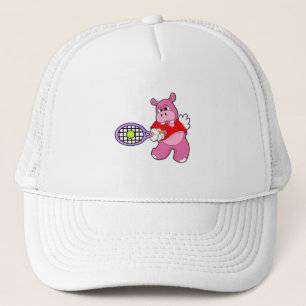 Casquette Hippo au tennis avec raquette de tennis