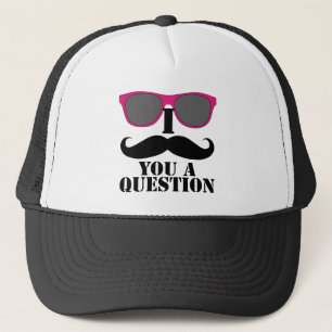 Casquette I moustache vous lunettes de soleil d'un rose de