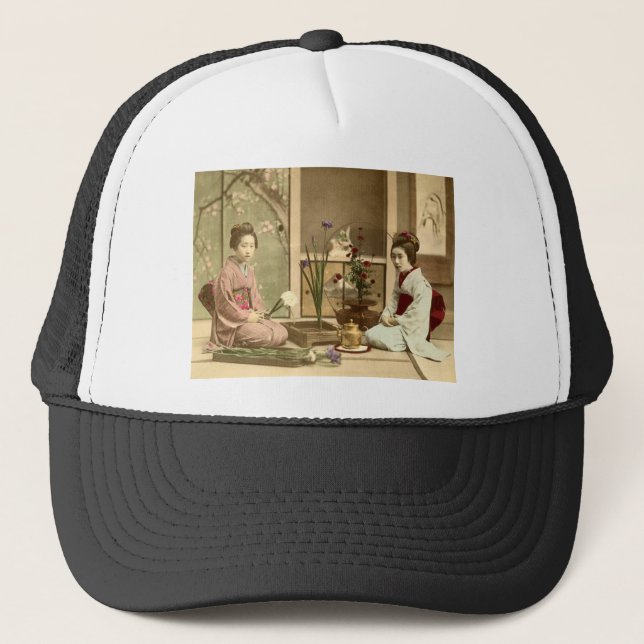 Casquette Ikebana - belles filles de kimono arrangeant des (Devant)